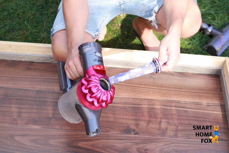 Die Entnahme und Reinigung des HEPA-Filters